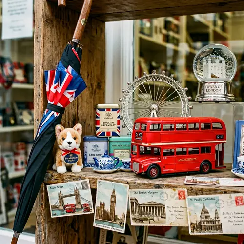 Unique London Souvenirs: Gifts & Collectibles