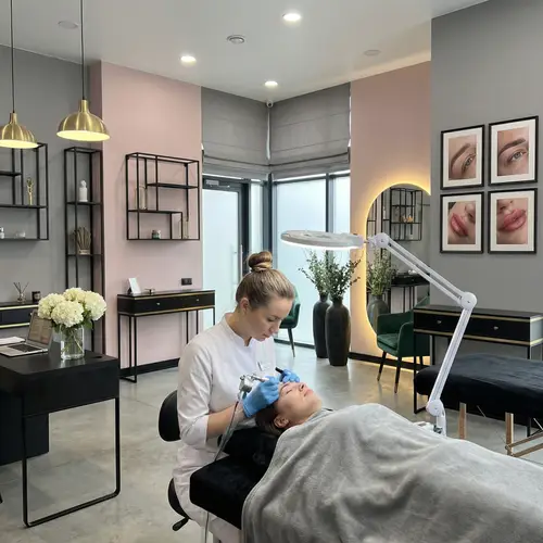 Expert Permanent Makeup Services | Minimalist Beauty Salon