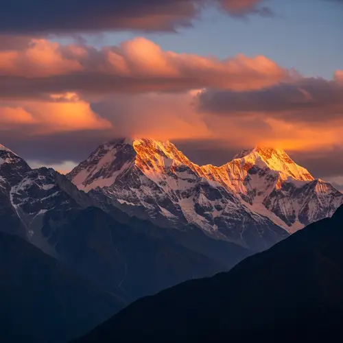 Breathtaking Himalayan Sunset: Majestic Peaks and Vibrant Sky