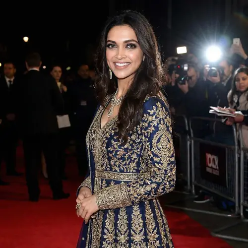 Exquisite Sonakshi Sinha Look-Alike in Modern Ethnic Attire