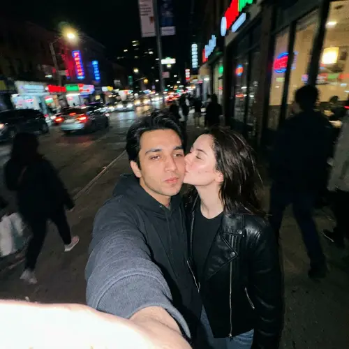 Ordinary iPhone Selfie with Hania Amir