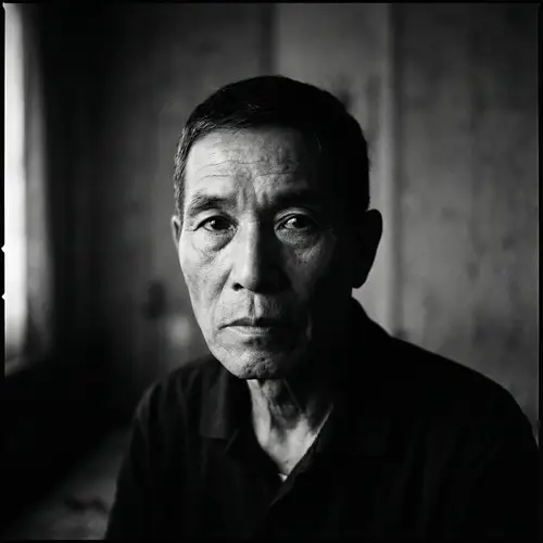 Dramatic Black and White Portrait Photography | Ethereal Aura