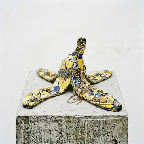 Abstract Banana Peel Sculpture: A Ceramic Masterpiece