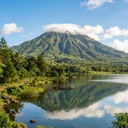 Majestic Mountain Landscape: Tranquil Beauty Captured