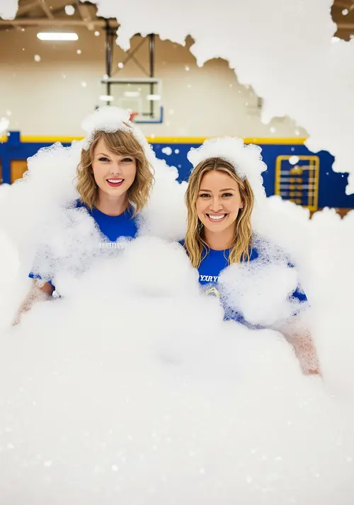 Taylor Swift & Hilary Duff's Fun Foam Party