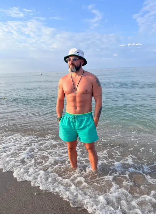 Natural Muscle Enhancement for Realistic Abs & Biceps