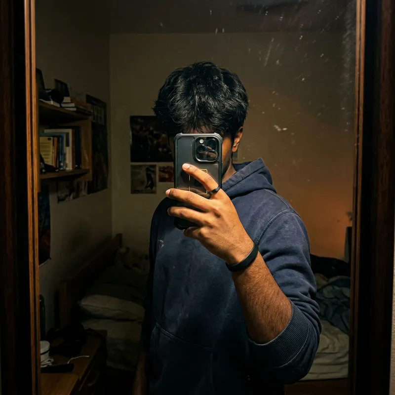 Anonymity in Mirror Selfies: A Trendy iPhone Shot