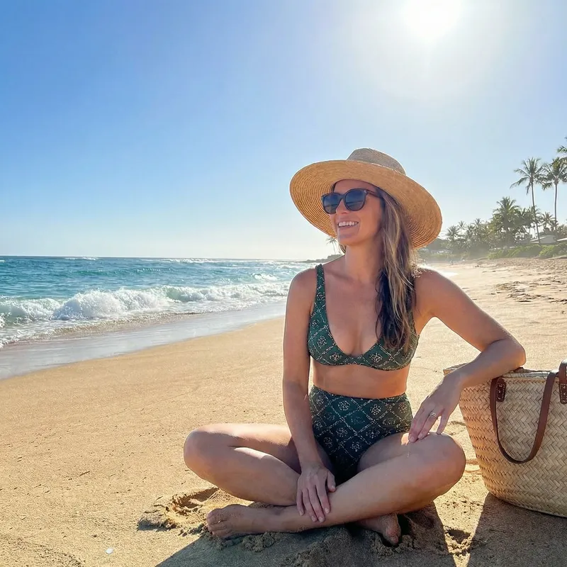 Stylish Bikini Beach Photo - Sunny Day Vibes