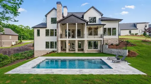 Luxurious Modern Farmhouse with Pool Design
