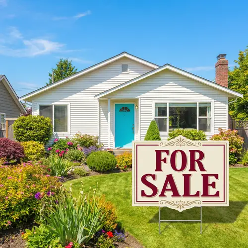 Detached Single-Story House for Sale with Lush Garden