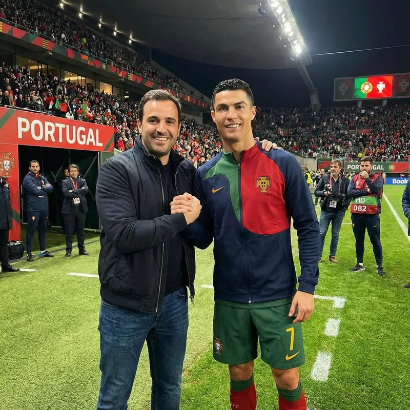 Photo with Cristiano Ronaldo: A Memorable Handshake Photo with Cristiano Ronaldo: A Memorable Handshake