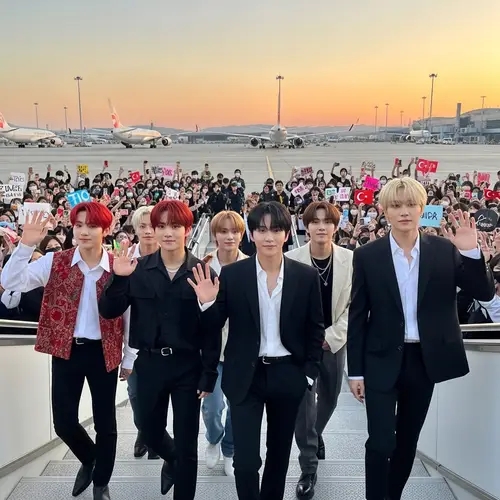Stray Kids Arrive in Turkey: Fans Welcome K-pop Band