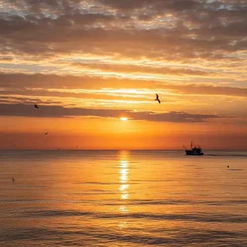 Tranquil Sunrise Over Ocean: Captivating Nature's Beauty