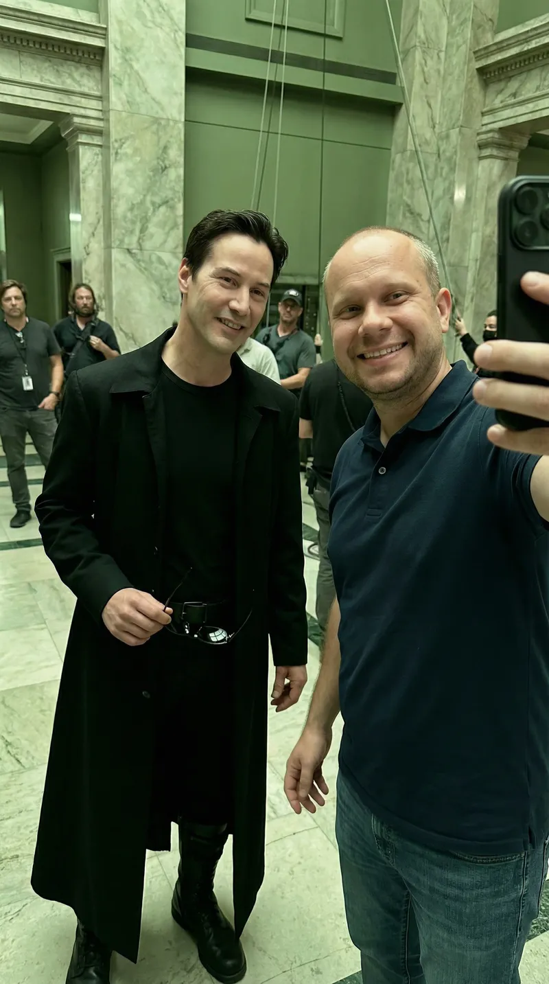 Selfie with Keanu Reeves on The Matrix Set