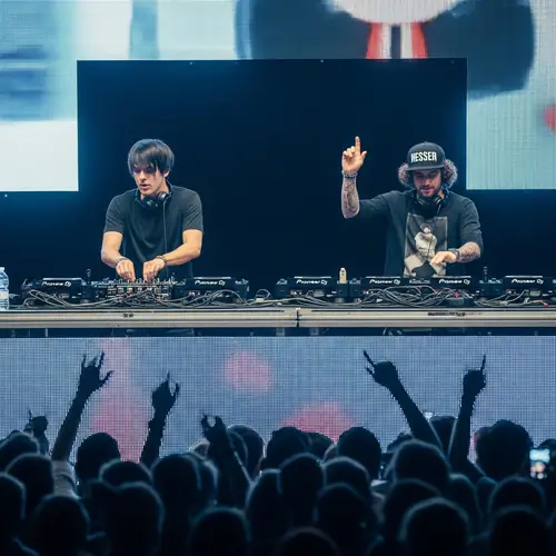 Energetic Flume DJing with Skrillex | Live Performance