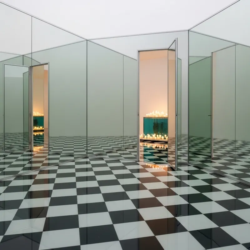 Immersive Mirror Room Art Installation