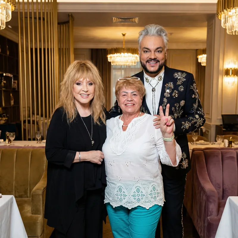 Famous Russian Singers in Luxury Restaurant Photo