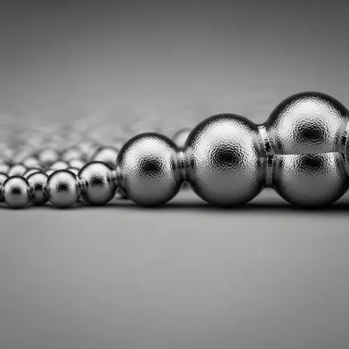 Gradient Twinned Metallic Nanoparticles Explained