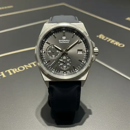 Elegant & Versatile Japanese Wristwatch | Avant-garde Timepiece