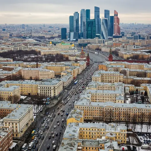 Bustling Moscow Cityscape: Rich History & Modern Progress