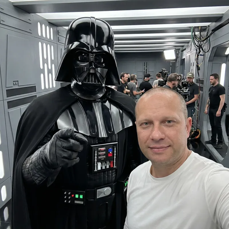 Epic Selfie with Darth Vader: Star Wars Set Capture