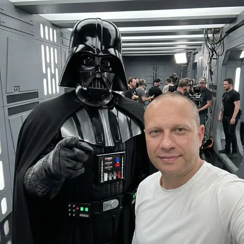 Epic Selfie with Darth Vader: Star Wars Set Capture