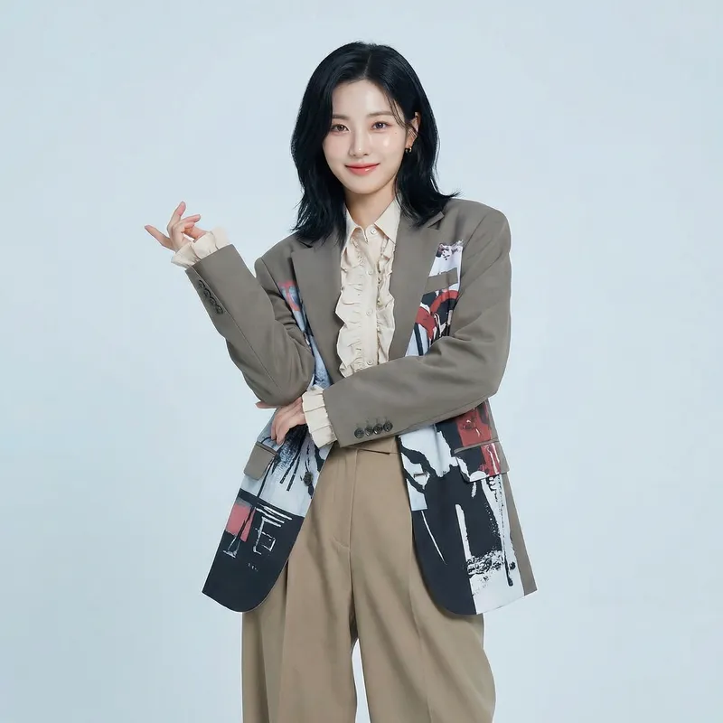 Korean K-Pop Idol Fashion - Stunning Black Hair Model