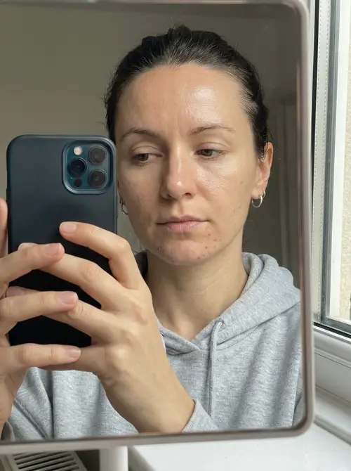 Ultra-Realistic Smartphone Mirror Selfie of a Woman