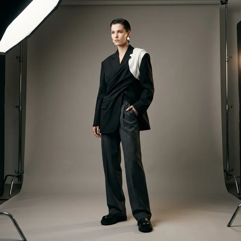 Contemporary Fashion Design - Studio Model Showcase Contemporary Fashion Design - Studio Model Showcase