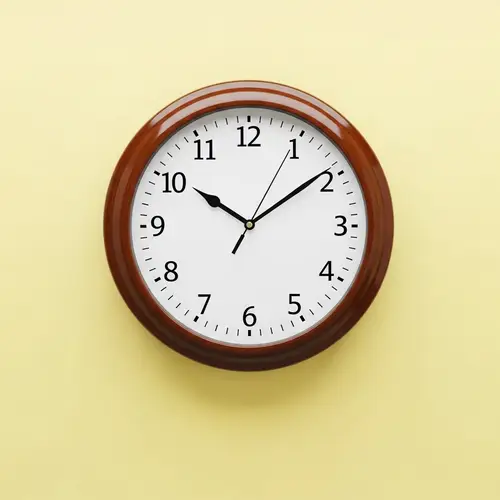 Classic Round Wall Clock - Elegant Timepiece