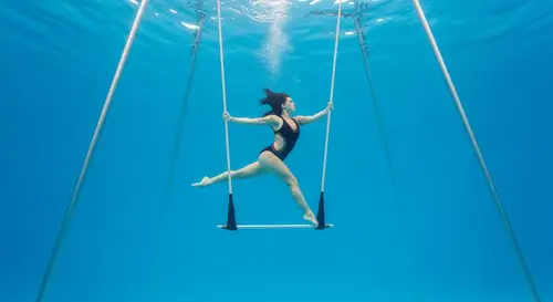 Underwater Trapeze Artist Darya Vintilova: Beauty of Body Lines