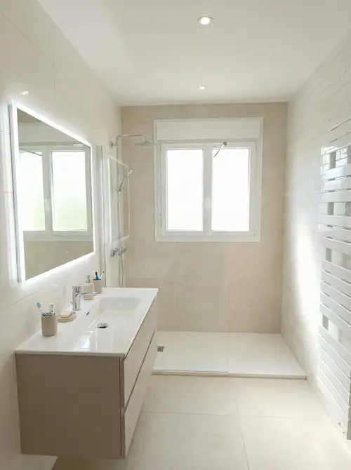Bathtub to Walk-in Shower Conversion with Modern Updates