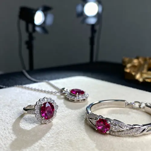 Luxurious Gemstone Jewelry Design & Craftsmanship