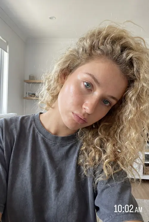 Natural Selfie Ideas: Candid Portraits for Influencers