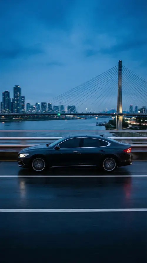 Hyundai Grandeur: Elegance on the Bridge at Blue Hour