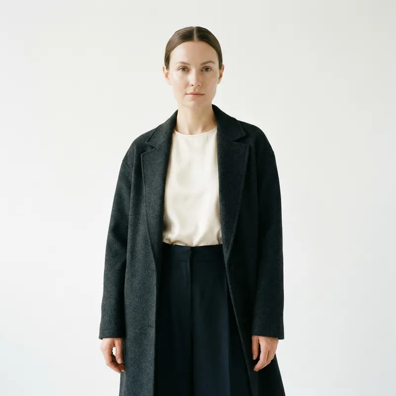 Stylish Minimalist Fashion | 30-Year-Old Woman
