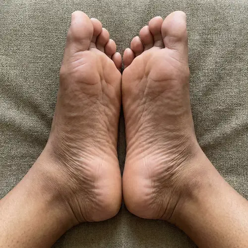 Photo-Realistic Medium Brown Female Feet |  Soles & Toes