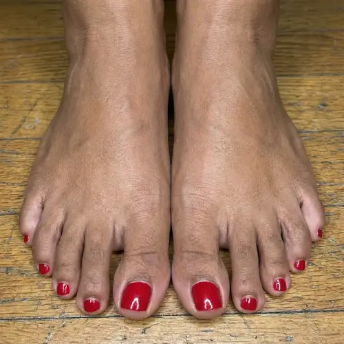 Photo-Realistic Female Feet Toes Depiction in Medium Brown