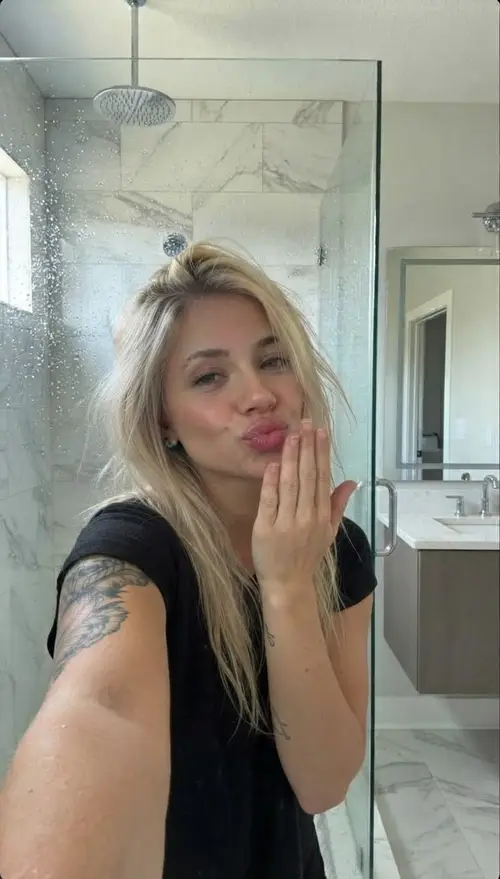 Make Her Blow a Kiss | Cute Gesture Ideas