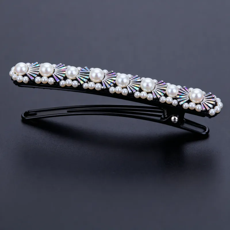 Elegant Beaded Hair Clip Design