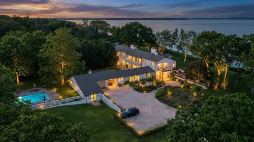 High-End Architectural Rendering at Dusk