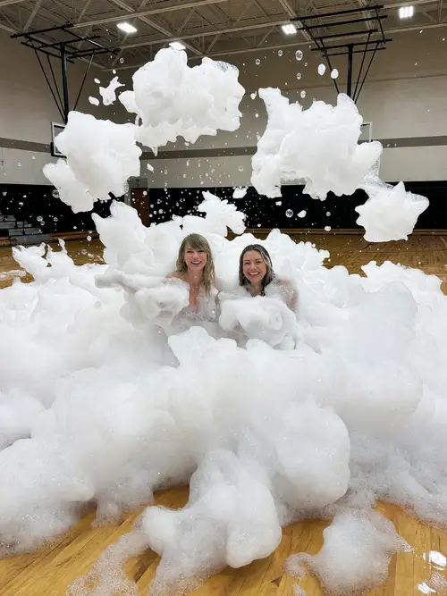 Taylor Swift & Hilary Duff Foam Party Fun