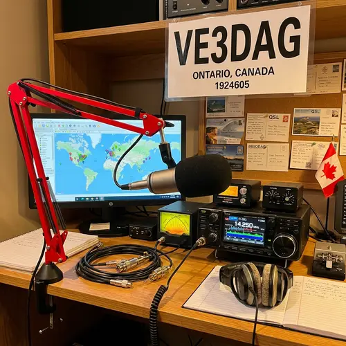 VE3DAG: Vibrant Loud Mic Boom for Ham Radio