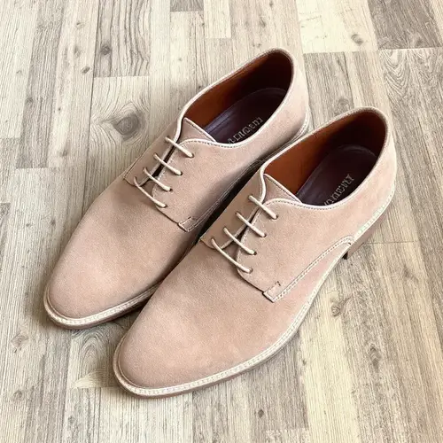 Best Shoe Colors for Beige Suits
