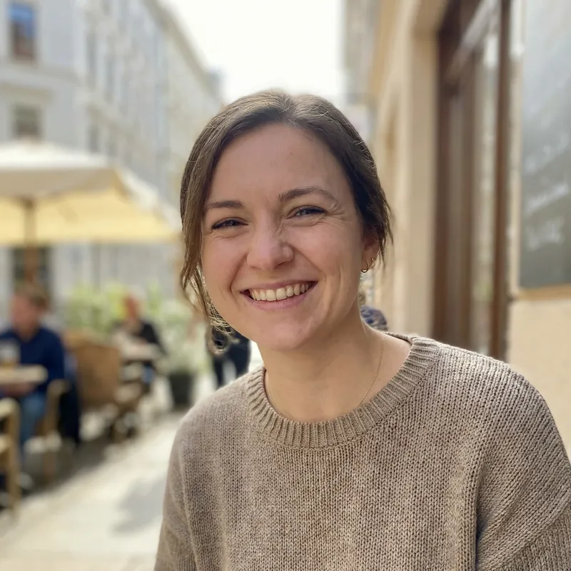 Attractive Dating Headshot with a Genuine Smile