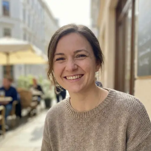 Attractive Dating Headshot with a Genuine Smile