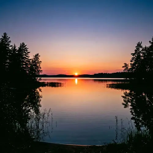 Tranquil Lake Sunset | Minimalist Scenery