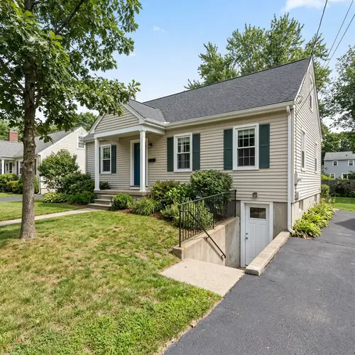 Single-Story Home with Basement Access