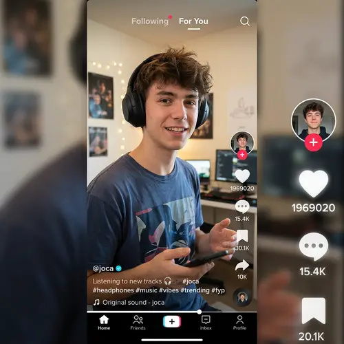 Joca's TikTok Moments with Headphones