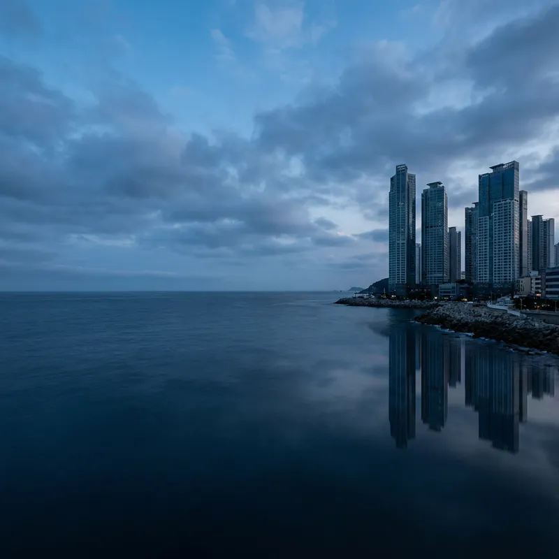 Skyline Sea: Inverted Urban Meets Nature in Dark Realism